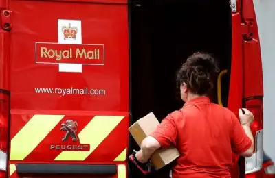 Image for Royal Mail warns of thousands of job cuts as it slides into red