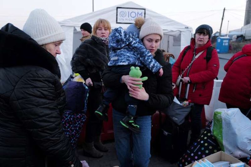 Image for Russian attacks in western Ukraine prompt more people to flee