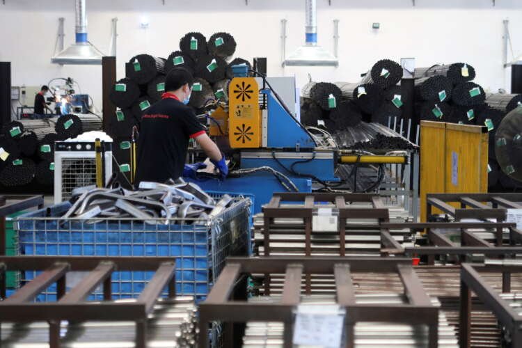 Image for China manufacturing unexpectedly shrinks, services offer support
