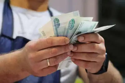 Image for Rouble strengthens towards 96 vs dollar after emergency rate hike