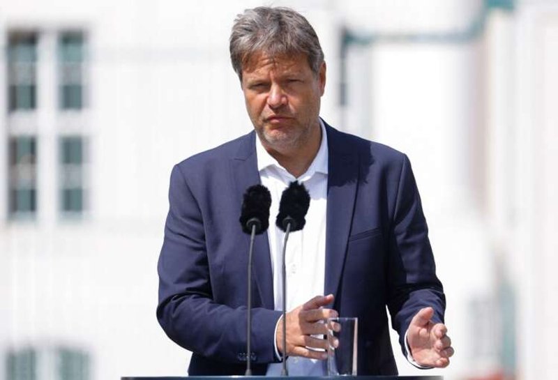 Image for Germany needs ‘political solution’ to Russian oil refinery