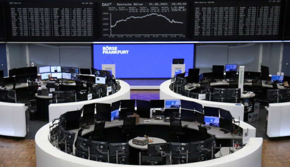 European shares hover near record highs as energy, consumer stocks bounce