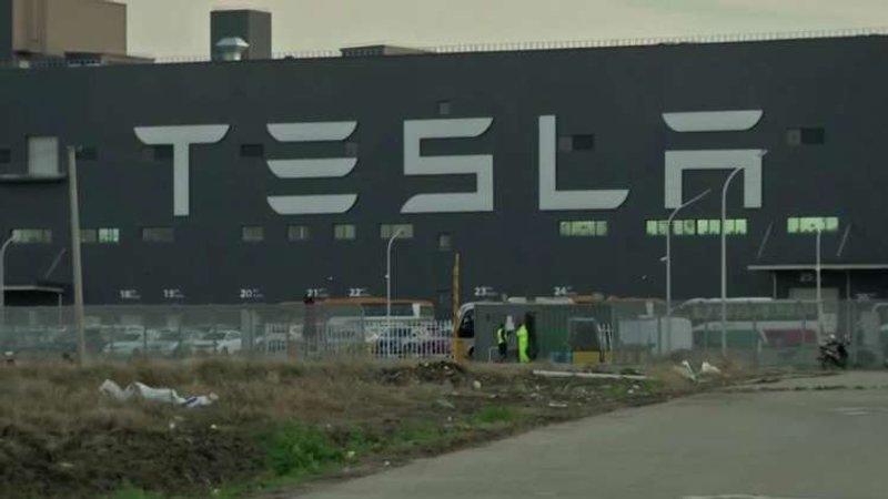 Image for Exclusive-Tesla puts brake on Shanghai land buy as U.S.-China tensions weigh – sources