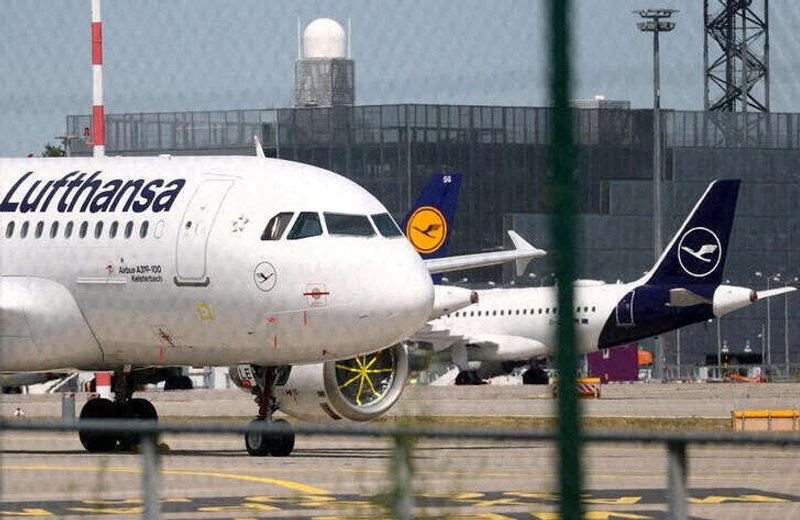 Image for Lufthansa staff call for an end to cost-cutting amid airport chaos