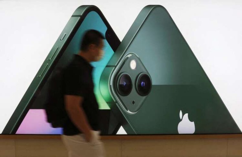 Image for Apple faces lukewarm demand in China after quarterly revenue drop -analysts