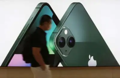 Image for Apple faces lukewarm demand in China after quarterly revenue drop -analysts