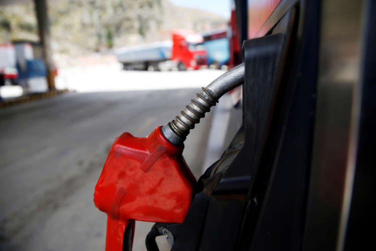 Closed petrol pump in La Paz highlighting oil demand concerns - Global Banking & Finance Review