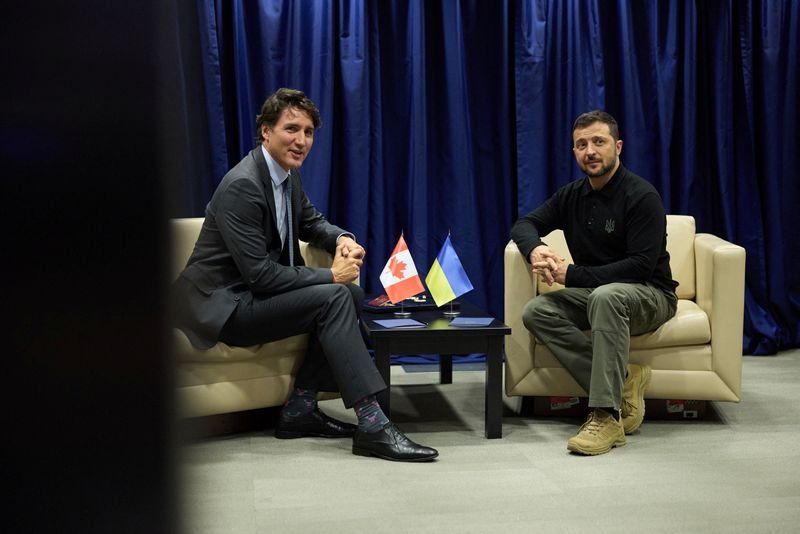 Image for Trudeau, Zelenskiy stress Ukraine must be included in talks to end war