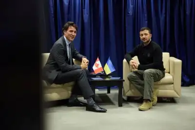 Image for Trudeau, Zelenskiy stress Ukraine must be included in talks to end war