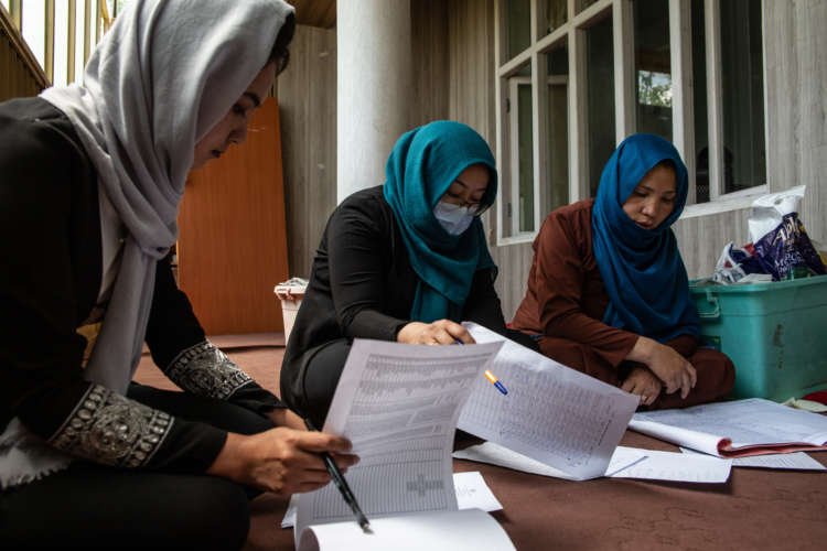 Image for Afghan girls determined to go back to school after deadly attack