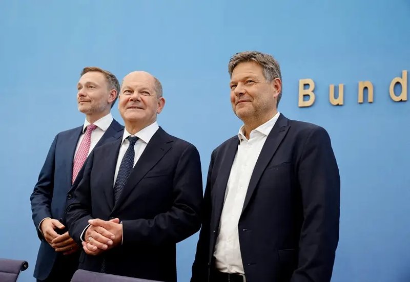 Image for German budget deal to save coalition is possible, Scholz ally says