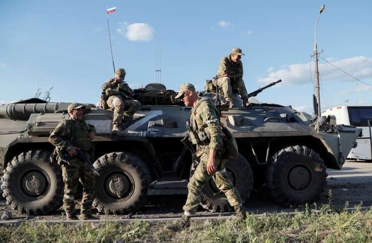 Service members of pro-Russian troops in Mariupol during Ukraine crisis - Global Banking & Finance Review