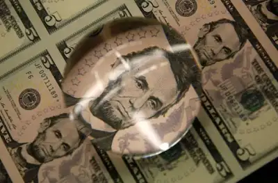 Image for Dollar bides time as traders reassess talk of early tapering