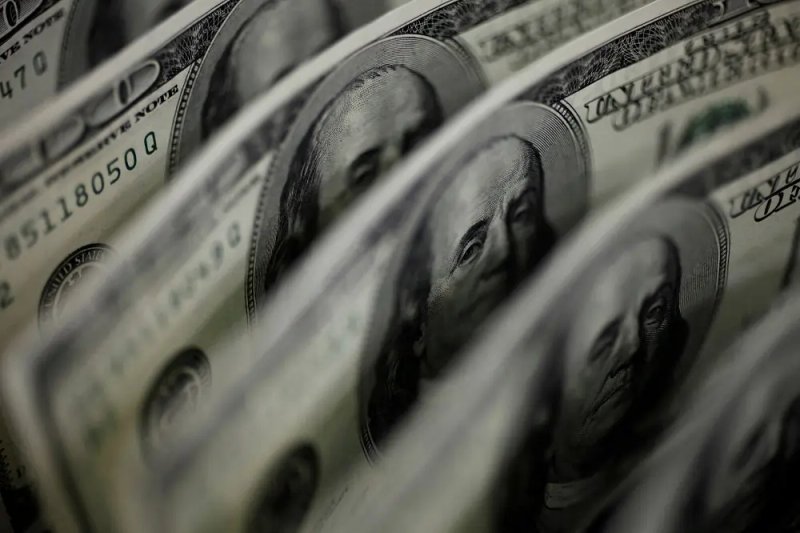 Image for Dollar weaker on renewed Fed rate cut hopes; yen wobbles