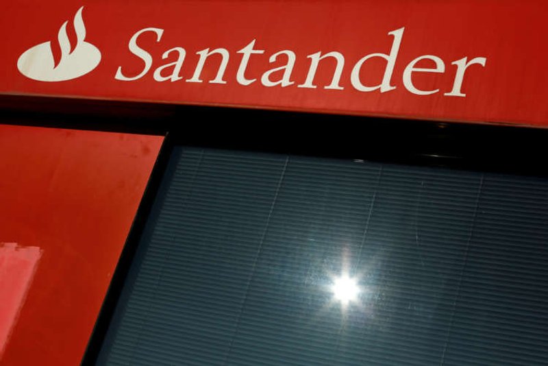Image for Santander, UK broker Peel Hunt to offer joint fundraising services