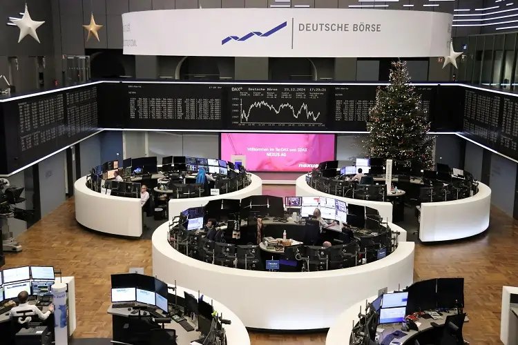 European stock market performance analysis during holiday season - Global Banking & Finance Review