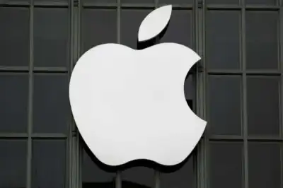 Image for Apple soars past sales, profit targets with strong iPhone demand, warns of chip shortages