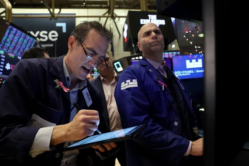 Image for Stocks, bond prices ease in see-saw session as investors mull ‘soft landing’