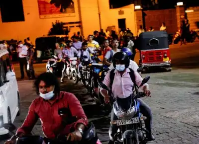 Image for Doctors, bankers protest ‘impossible situation’ as Sri Lanka runs out of fuel