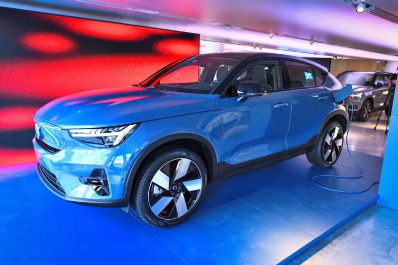 Image for Betting on death of petrol cars, Volvo to go all electric by 2030