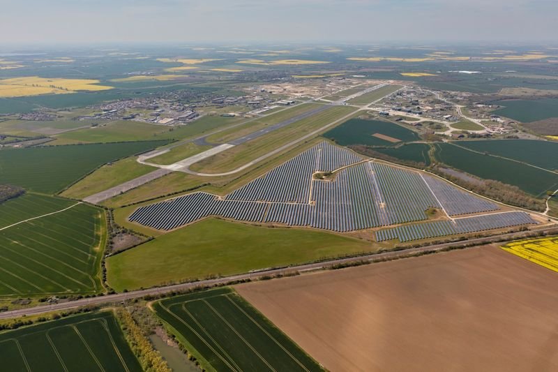 Image for Lightsource bp secured 10 power purchase deals totalling 1.3 GW last year