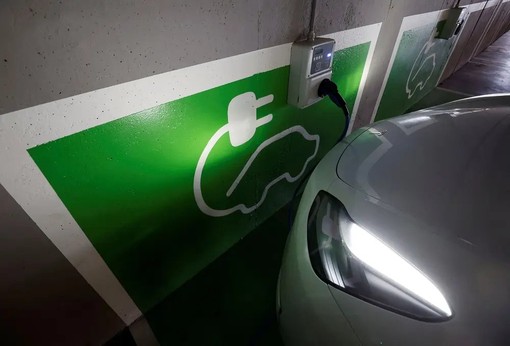 Electric car demand analysis in Europe highlighting market challenges - Global Banking & Finance Review