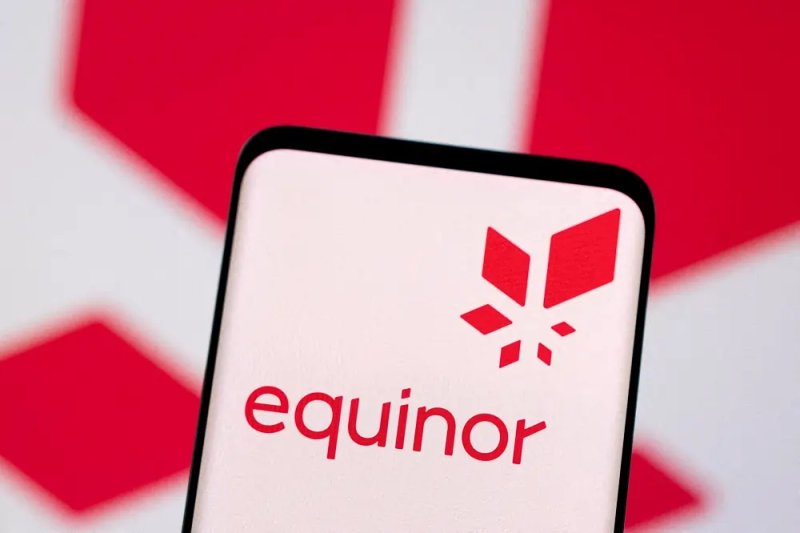 Image for Equinor trims cash payouts, share price drops 7%