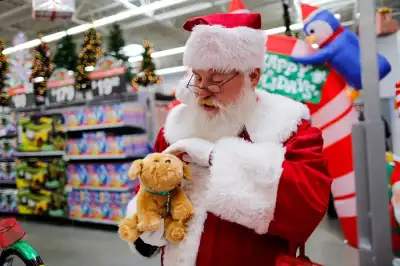 Image for Walmart, other US retailers import fewer Christmas goods ahead of tepid holiday season