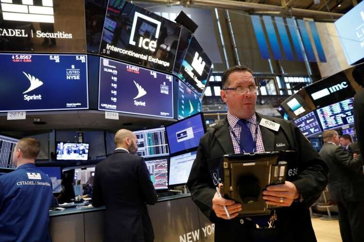 Image for Weary Wall Street cheers improved consumer confidence
