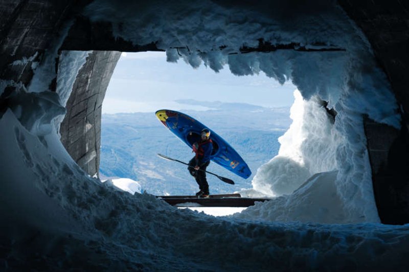 Image for Serrasolses kayaks down snowy mountain at 100km/h