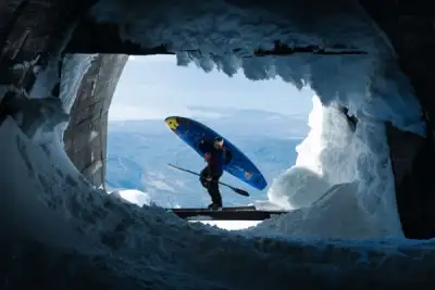 Image for Serrasolses kayaks down snowy mountain at 100km/h