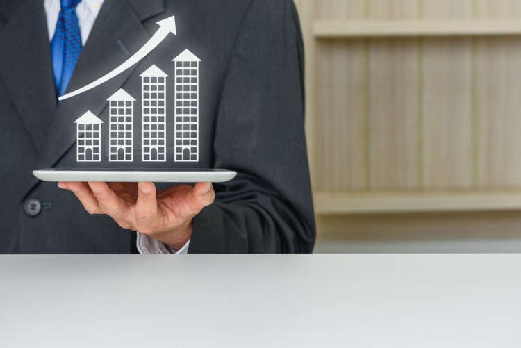 Developer analyzing commercial real estate growth amidst inflation trends - Global Banking & Finance Review