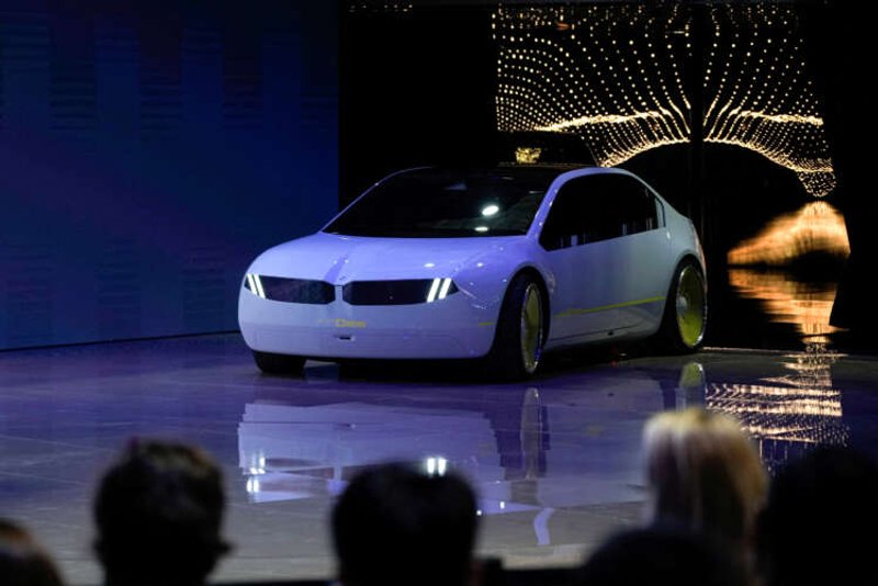 Image for German automakers fight to defend their turf from Chinese rivals