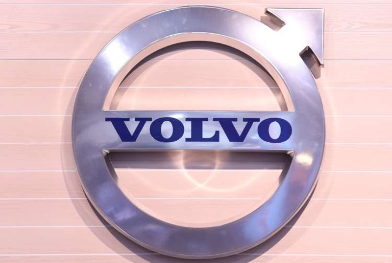Image for AB Volvo shares fall 7% after warning chip shortage to hit output