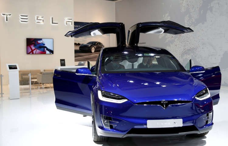 Image for Tesla’s first-quarter deliveries break previous record, beat expectations