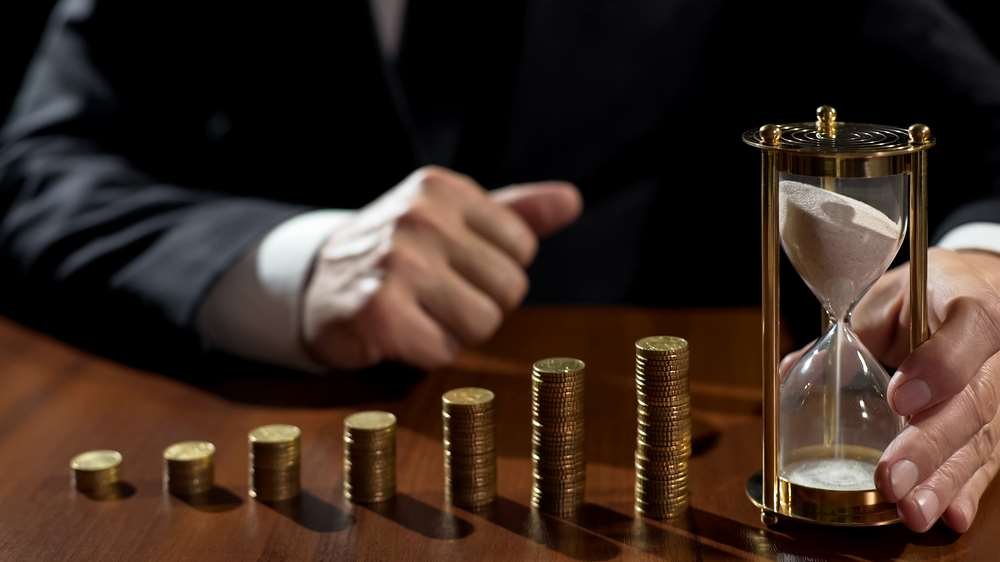 Investment strategies during economic uncertainty with market analysis - Global Banking & Finance Review