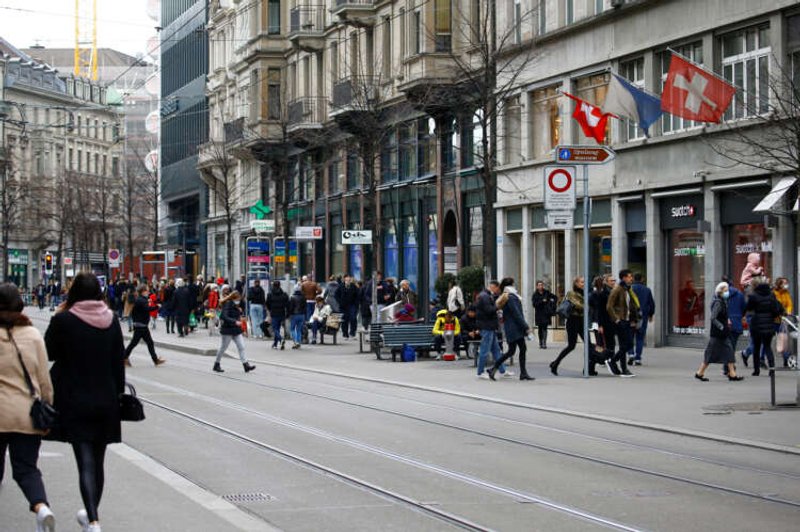 Image for Swiss government says it expects economic slowdown but no recession