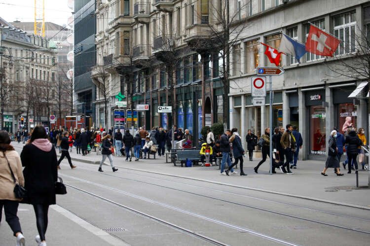 Image for Swiss government says it expects economic slowdown but no recession