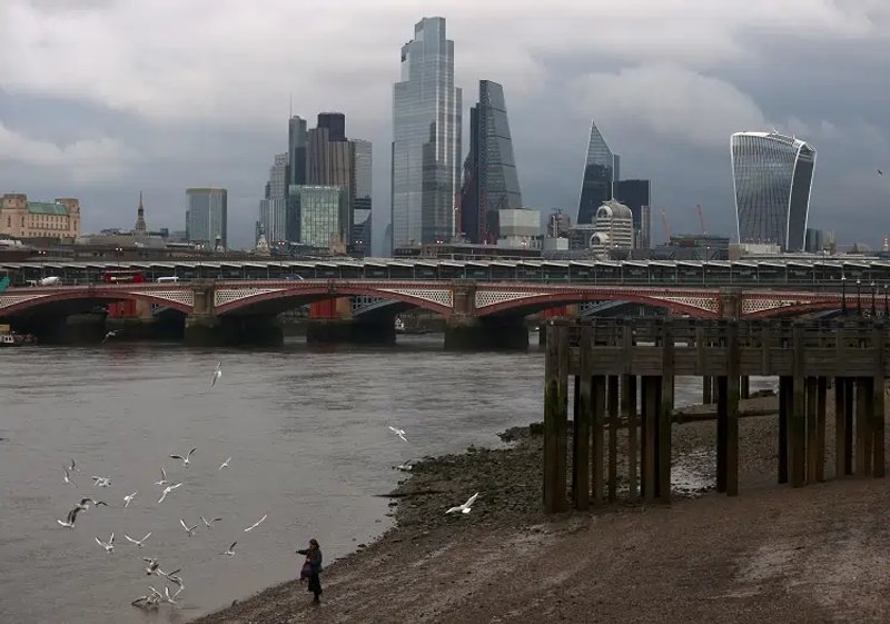 Image for UK business confidence lowest since COVID pandemic, IoD says