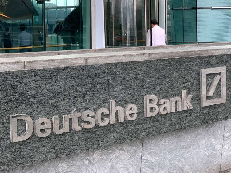 Image for Deutsche Bank outshines Wall St rivals with best quarter since 2014