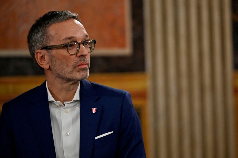 Image for Austrian coalition talks led by far right near collapse, blame game begins