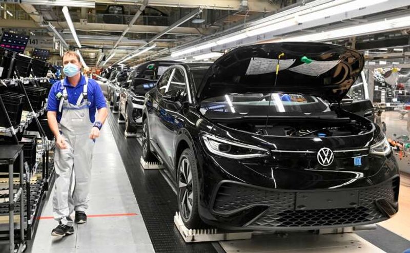 Image for Global carmakers raided by EU and UK antitrust regulators