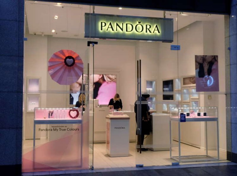 Image for Carbon copy? Pandora takes a shine to lab-made diamonds