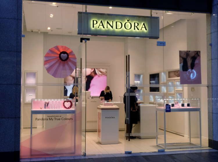 Image for Carbon copy? Pandora takes a shine to lab-made diamonds