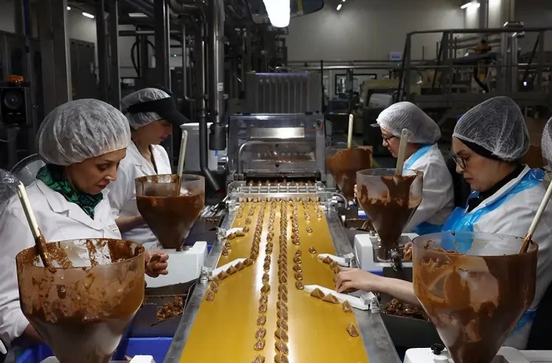 Image for Euro zone Nov factory activity fell sharply; outlook gloomy, PMI shows