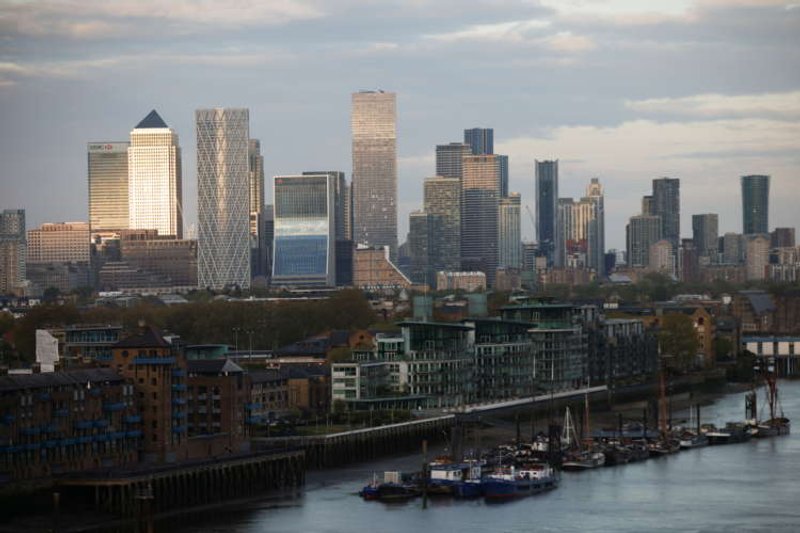 Image for Bankers quit London as Brexit relocations to EU step up