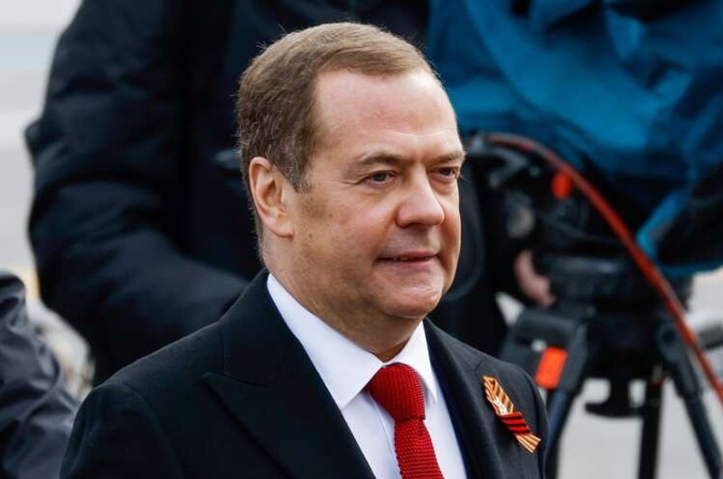 Image for Russia’s Medvedev suggests U.S. should beg for nuclear arms talks
