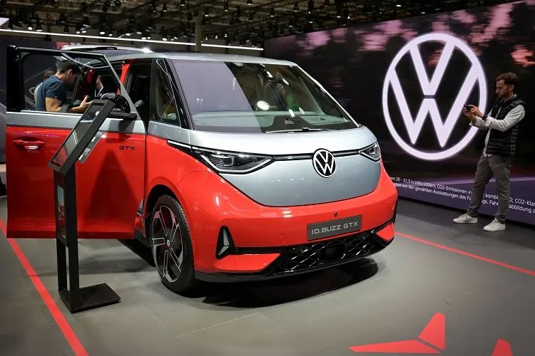 European car show featuring various vehicle models amid investor concerns - Global Banking & Finance Review