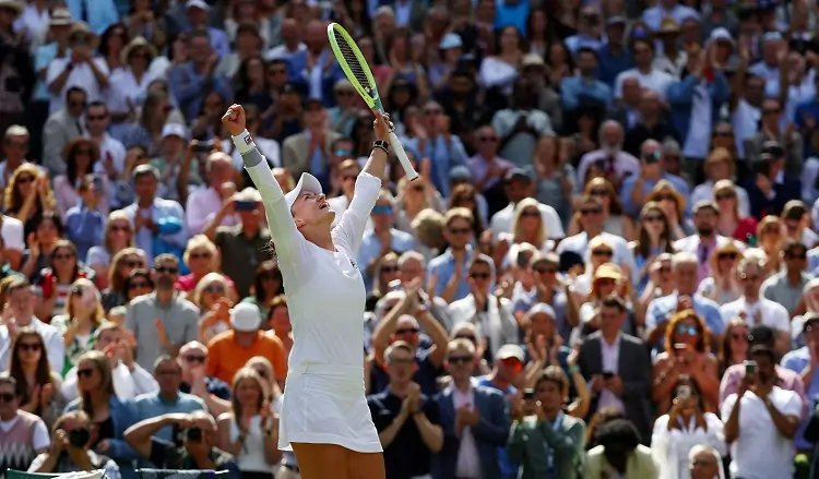 Barbora Krejcikova celebrating her Wimbledon victory, inspired by mentor Jana Novotna - Global Banking & Finance Review