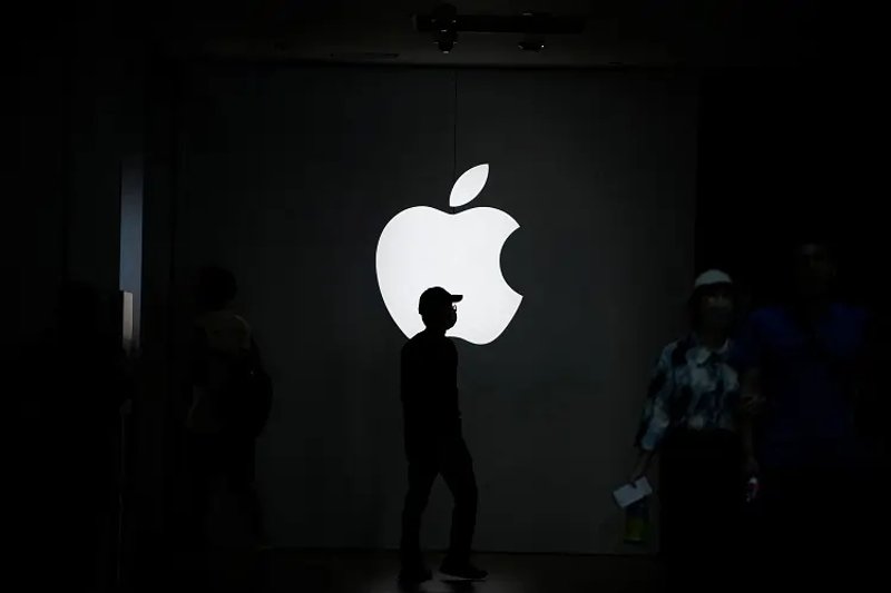Image for Apple cuts about 100 digital services jobs, Bloomberg News reports